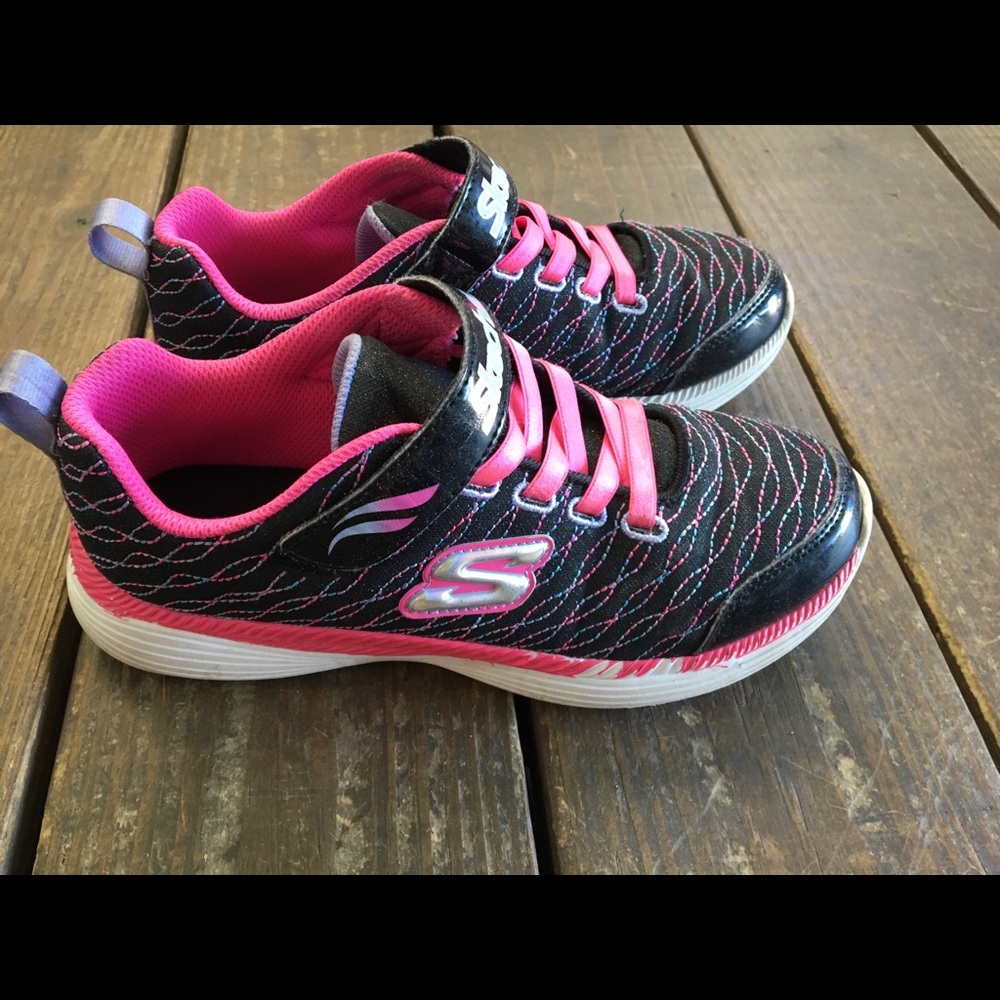 Skechers Big Girls size 4 sneakers